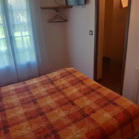 Le Saint Martin فيرنوي ديفري ديتون