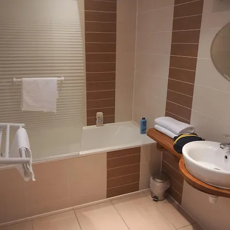 Le Saint Martin * فيرنوي ديفري ديتون