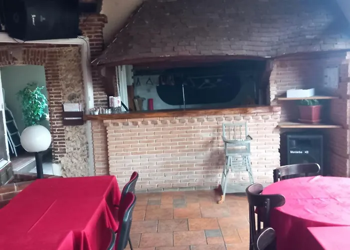 Le Saint Martin فيرنوي ديفري ديتون